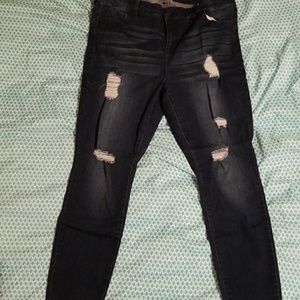 Molly & Isadora destructed skinny jeans
